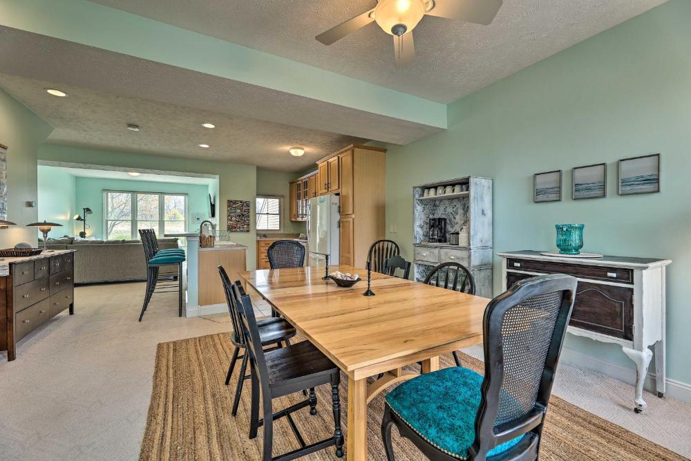 Bright Manistee Condo with Beach and Pool Access!
